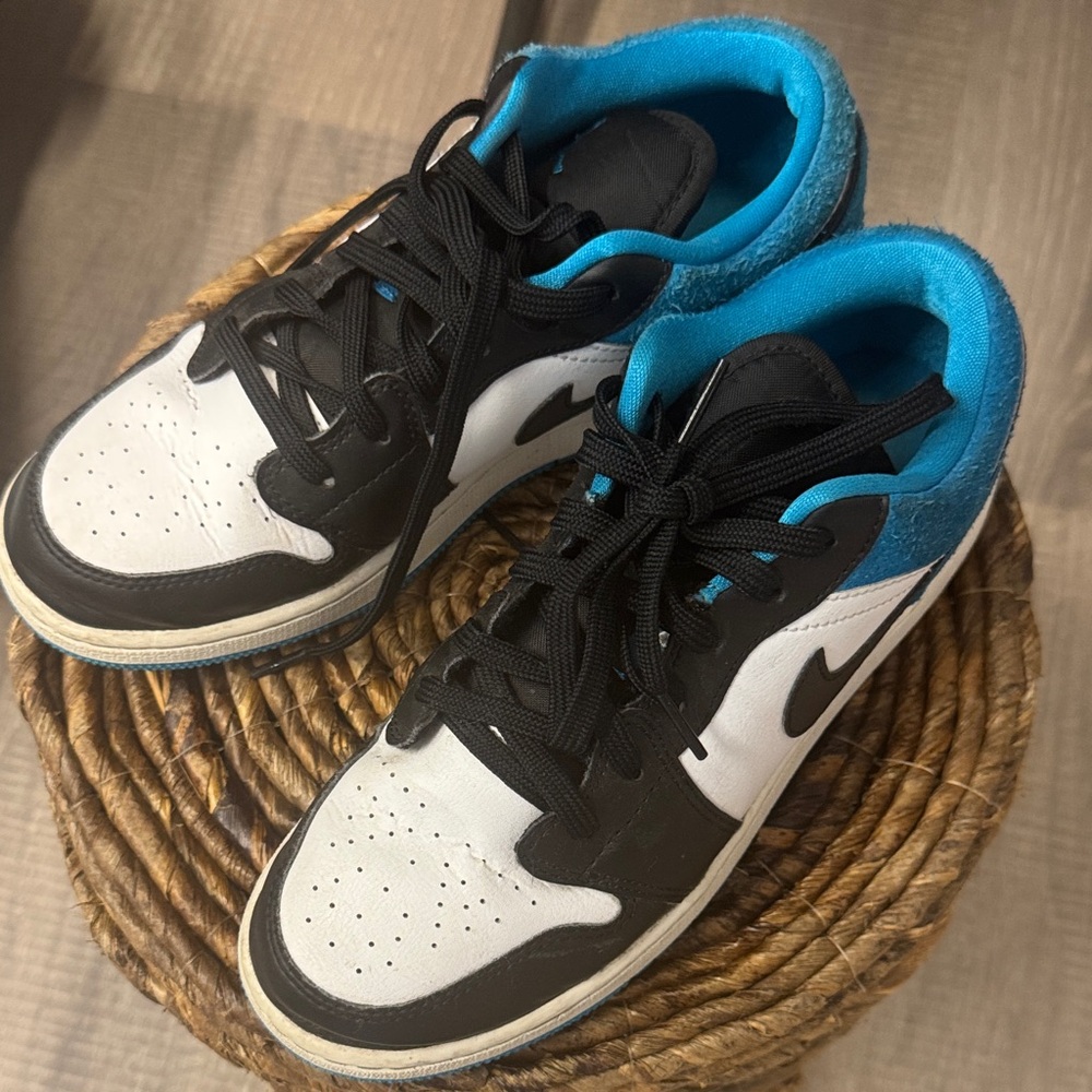 Nike Kids Black and Teal Sneakers